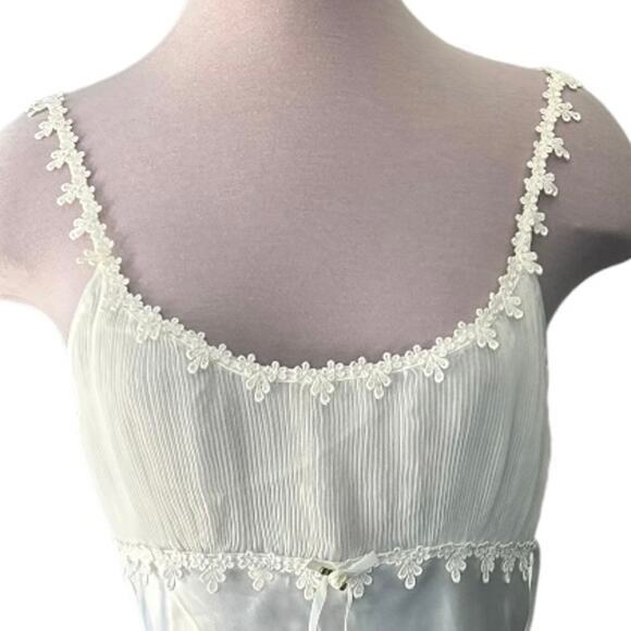 NWOT Vintage Intimo Amore Chemise Sleepwear Silky Lace Design Tie Back White M - Picture 2 of 5
